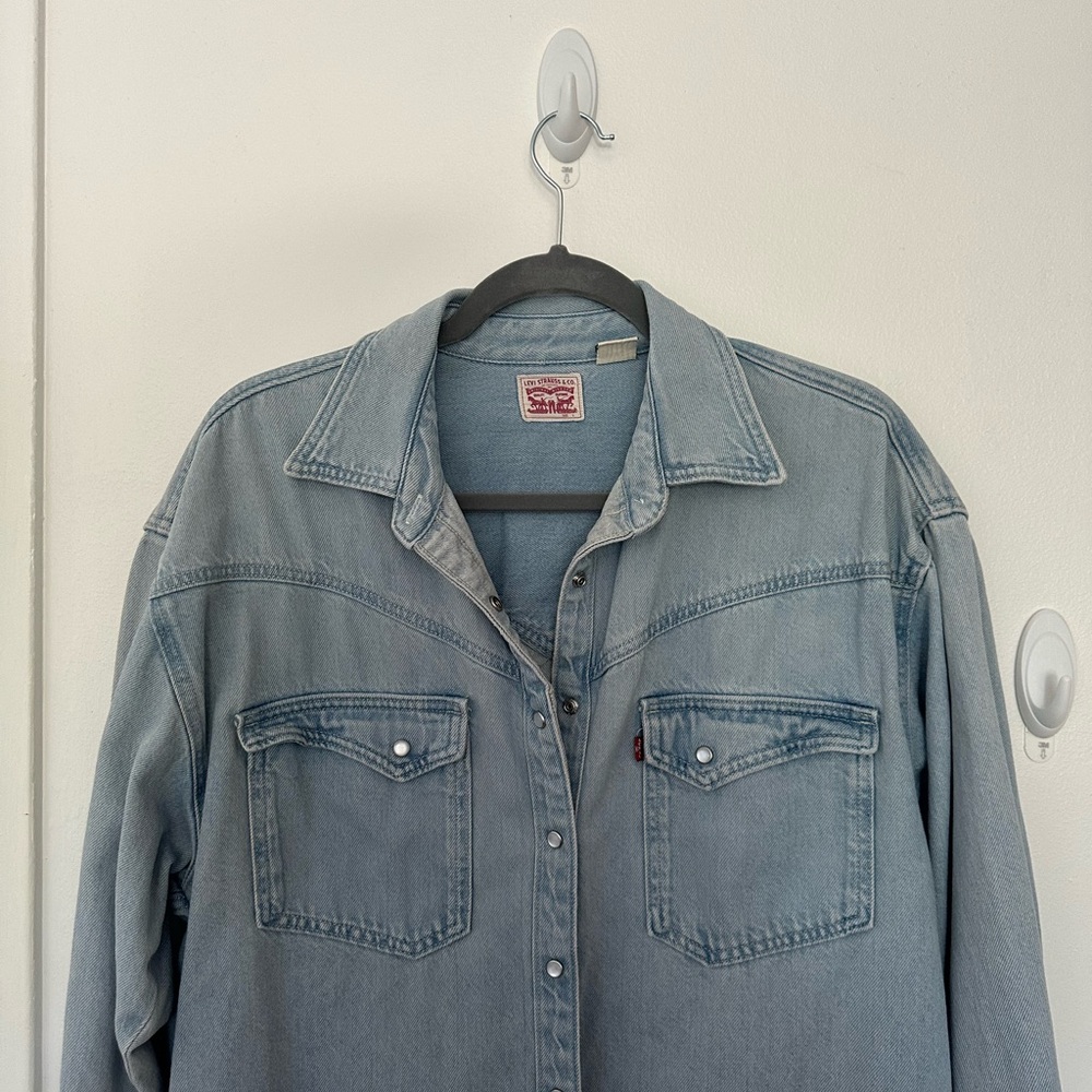 Levi’s oversized denim shirt